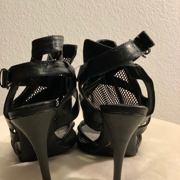 Netted high heels - Picture 3 of 3
